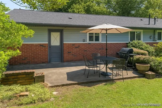 $219,000 | 808 Locust Street, Salem, IN 47167