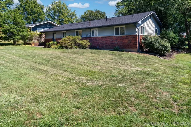 $219,000 | 808 Locust Street, Salem, IN 47167