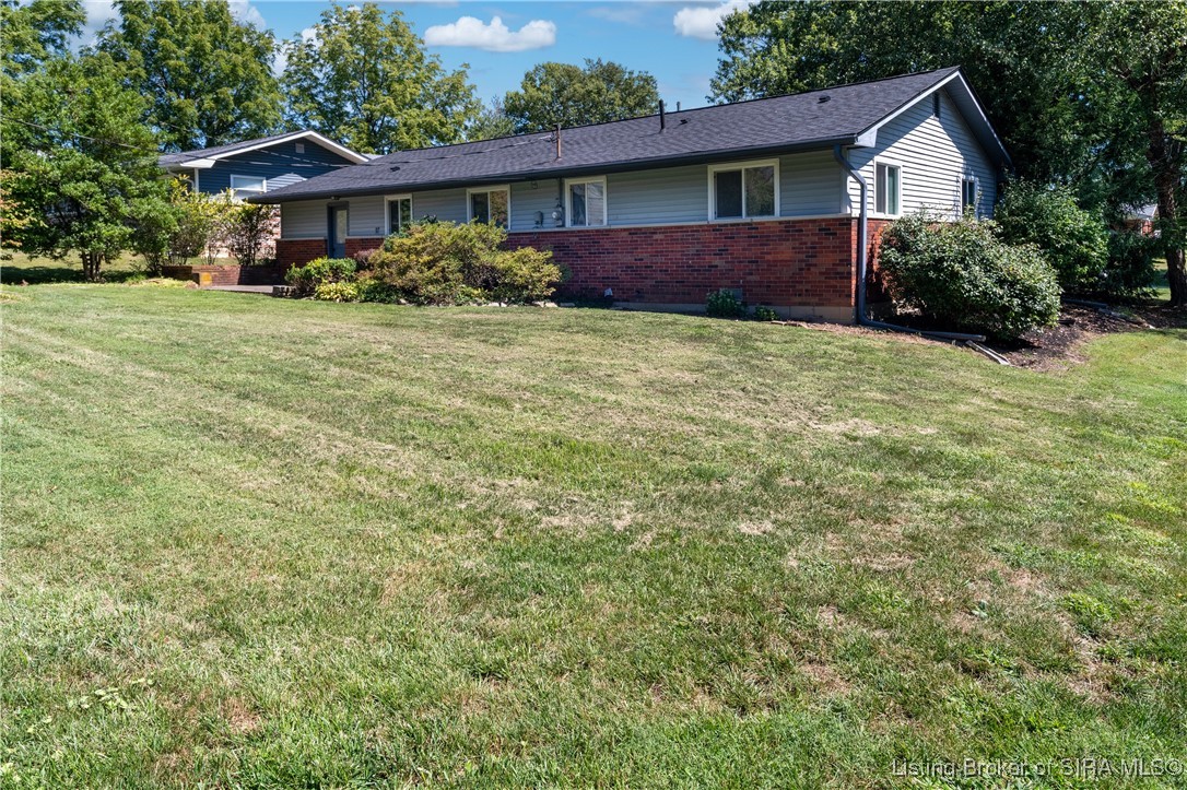 808 Locust Street Salem, IN 47167 - Photo 3 of 24
