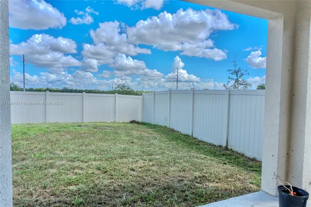 $2,200 | 2025 Doe Run Drive, Davenport, FL 33837