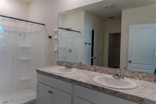 $2,200 | 2025 Doe Run Drive, Davenport, FL 33837