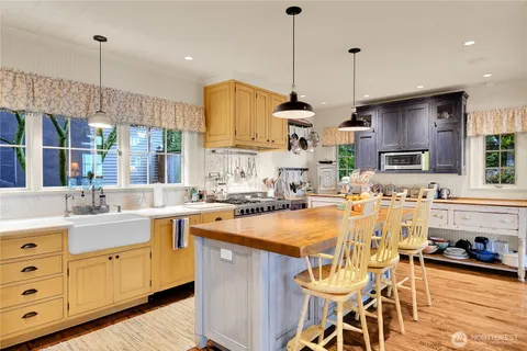 $4,100,000 | 406 Galer Street, Seattle, WA 98109