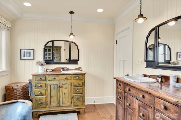 $4,100,000 | 406 Galer Street, Seattle, WA 98109