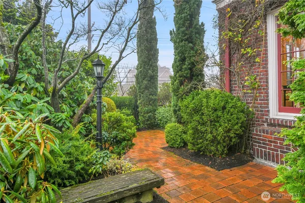 $4,100,000 | 406 Galer Street, Seattle, WA 98109