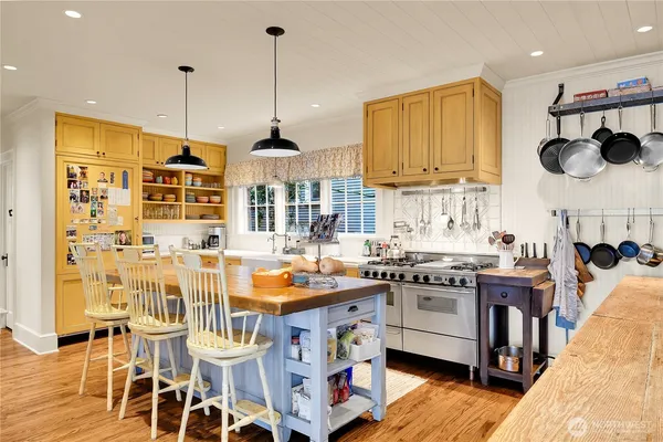 $4,100,000 | 406 Galer Street, Seattle, WA 98109