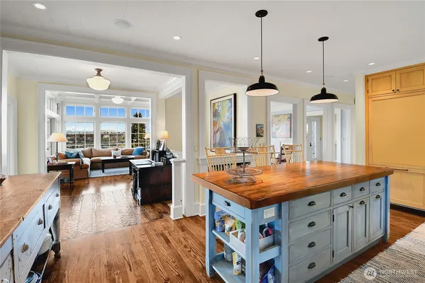 $4,100,000 | 406 Galer Street, Seattle, WA 98109