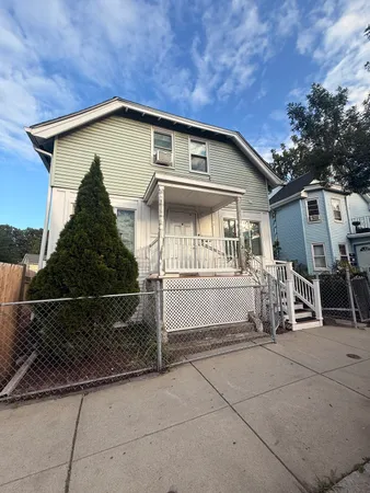 $2,000 | 3904 Washington Street, Unit B, Boston, MA 02131