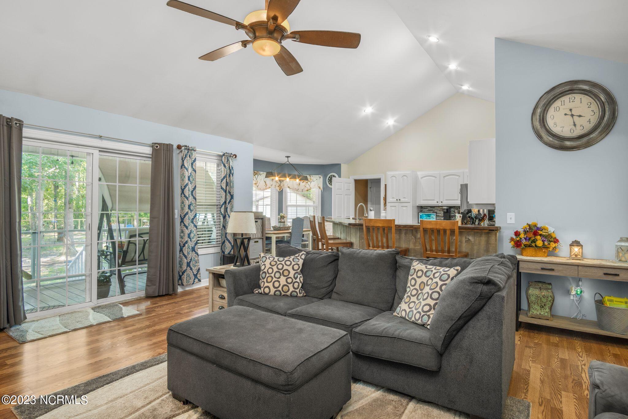 582 Deer Run Road New Bern, NC 28562 - Photo 10 of 43 582 Deer Run Rd-16