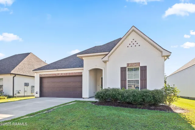 $262,500 | 204 Sparrowhawk Street, Broussard, LA 70518