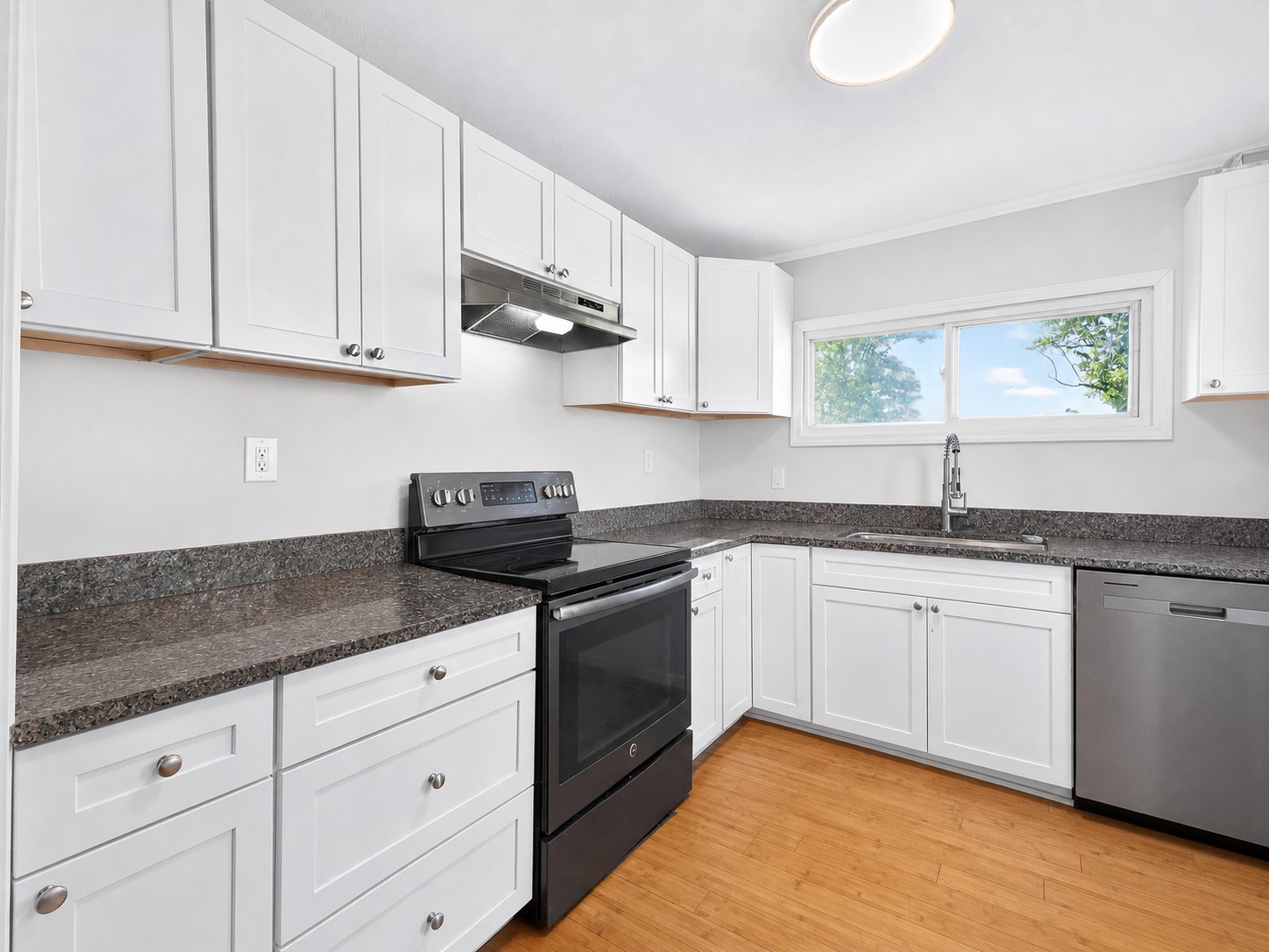 743 South Austin Springs Road Johnson City, TN 37601 - Photo 17 of 27