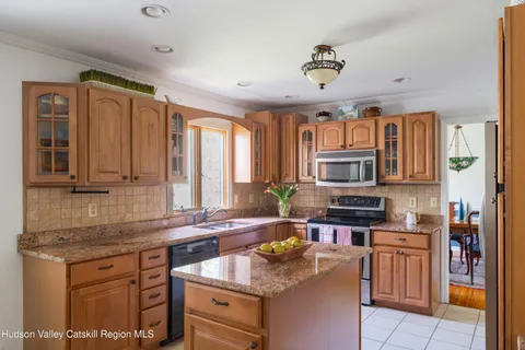 $799,000 | 1 Stone Ridge Court, Woodstock, NY 12498