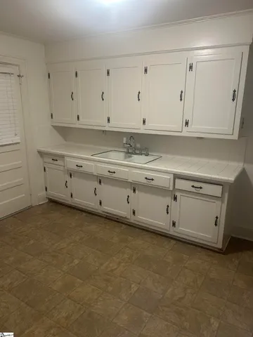 $1,950 | 9 East Mountainview Avenue, Greenville, SC 29609