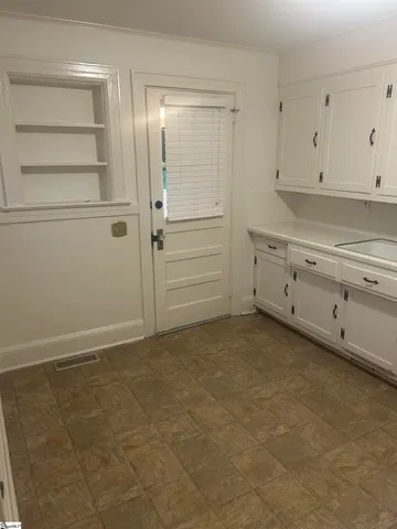 $1,950 | 9 East Mountainview Avenue, Greenville, SC 29609