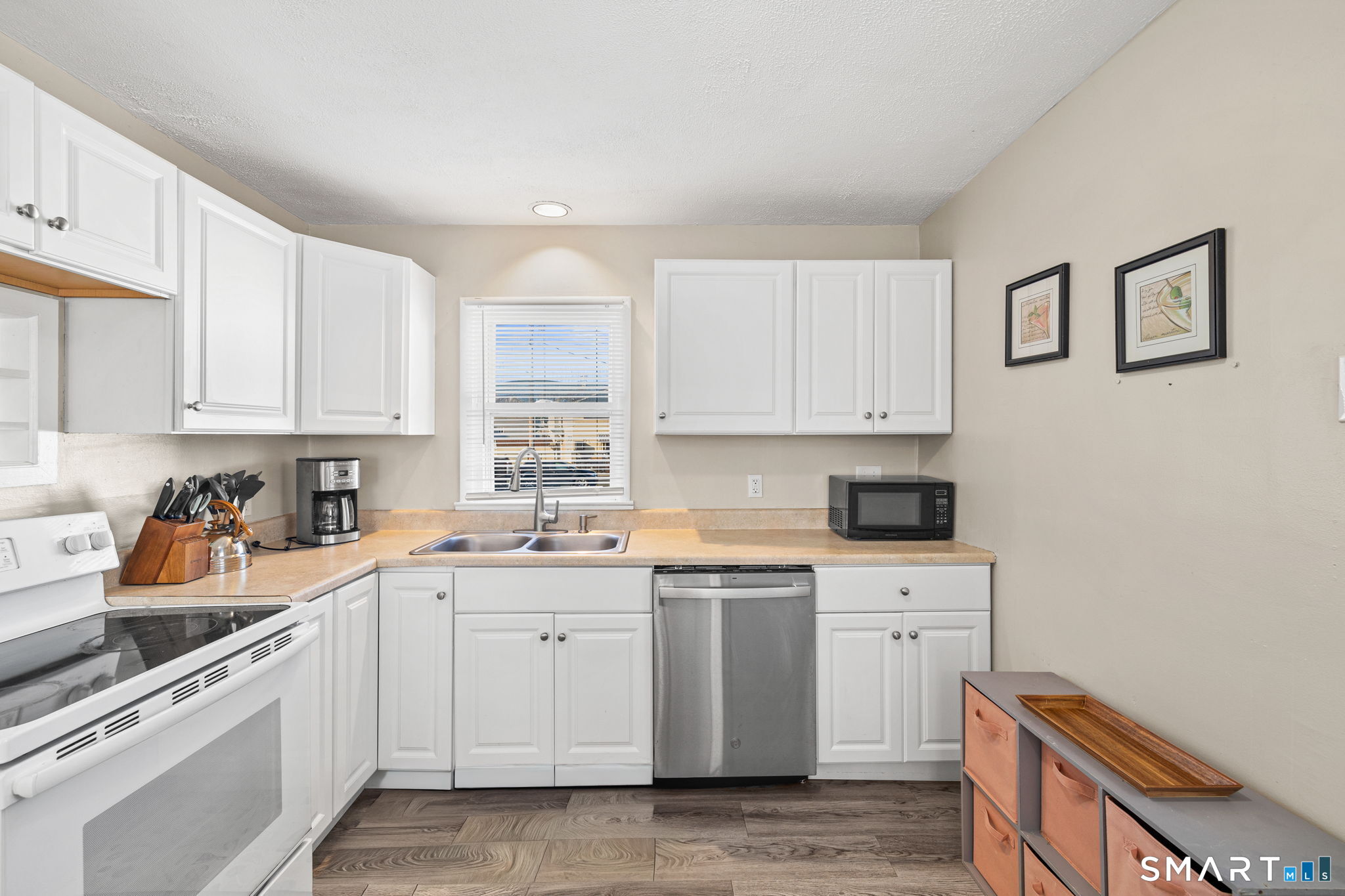 116 College Place Fairfield, CT 06824 - Photo 8 of 26