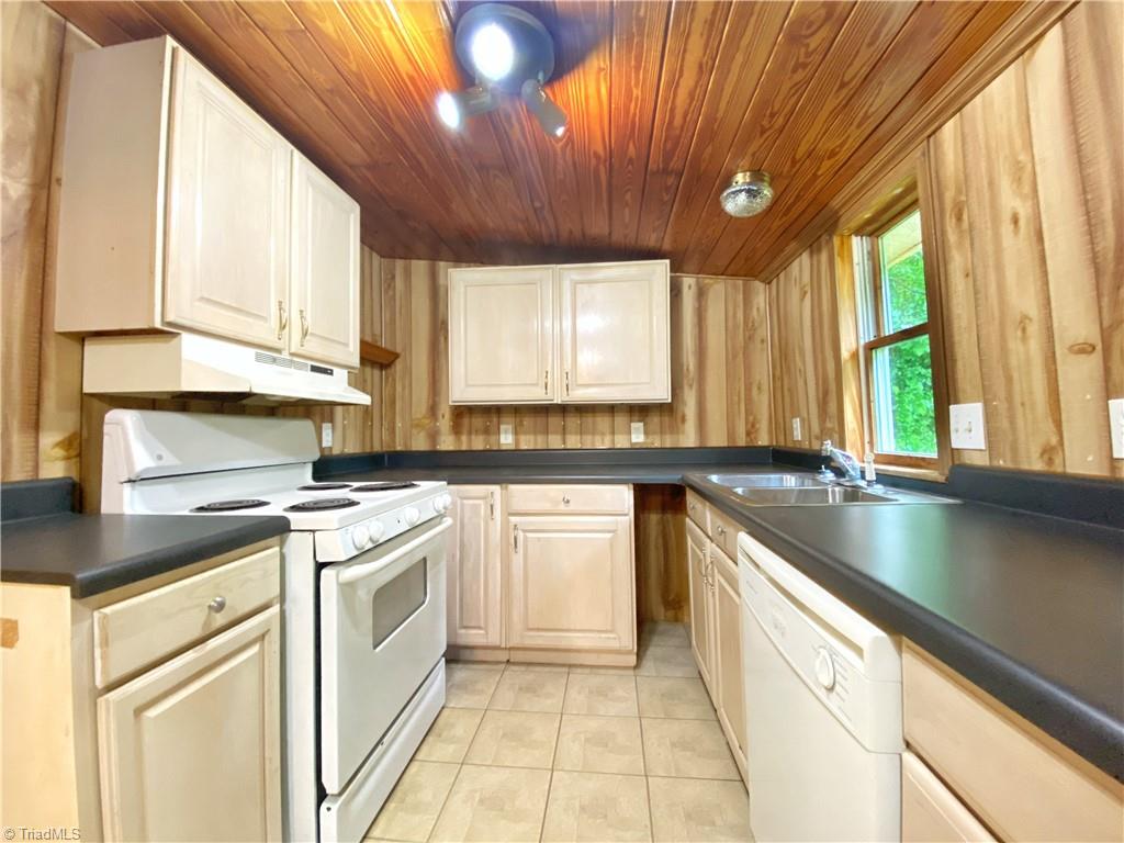 4312 Vickrey Chapel Road North Jamestown, NC 27282 - Photo 4 of 8