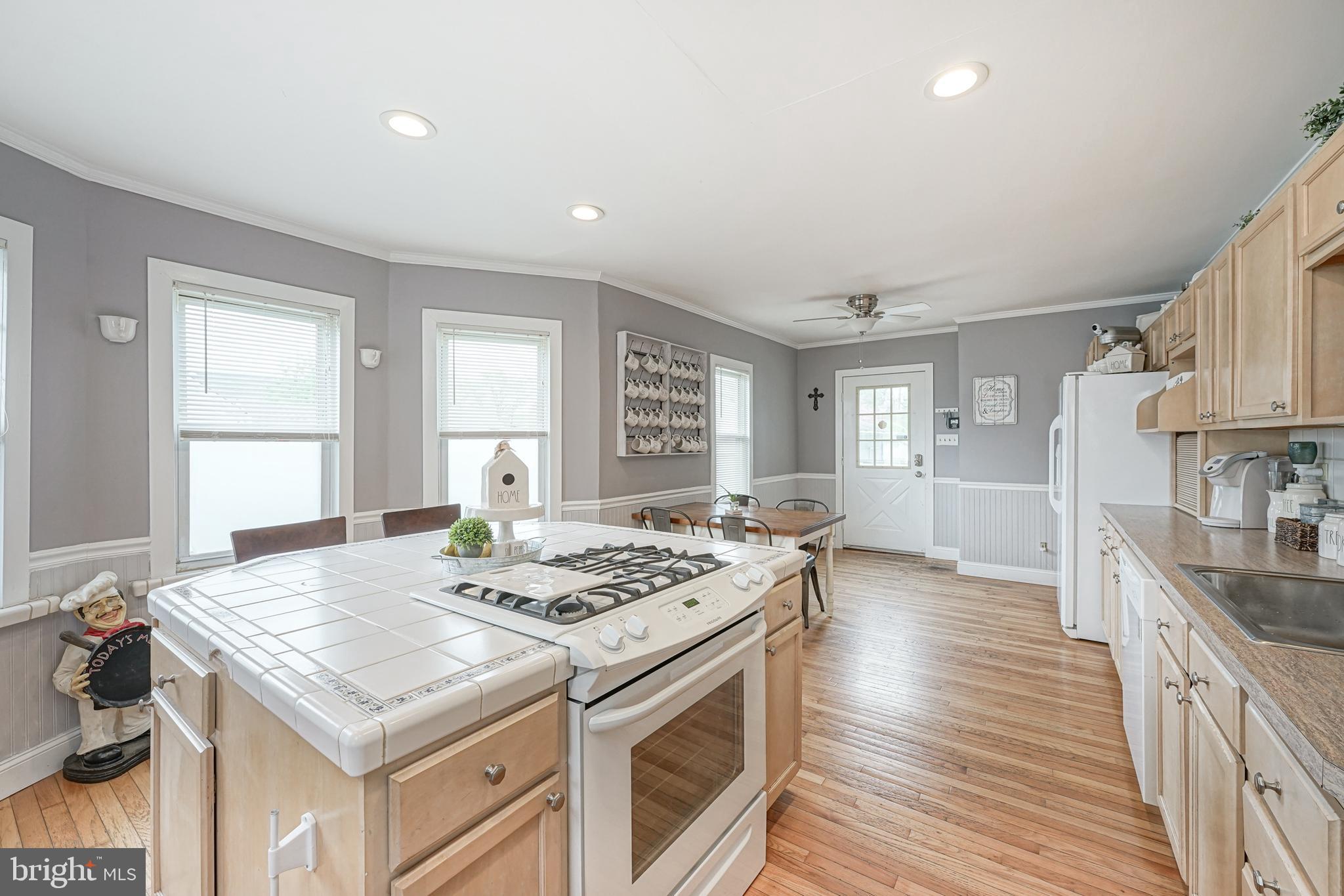 521 South Forklanding Road Maple Shade, NJ 08052 - Photo 7 of 34