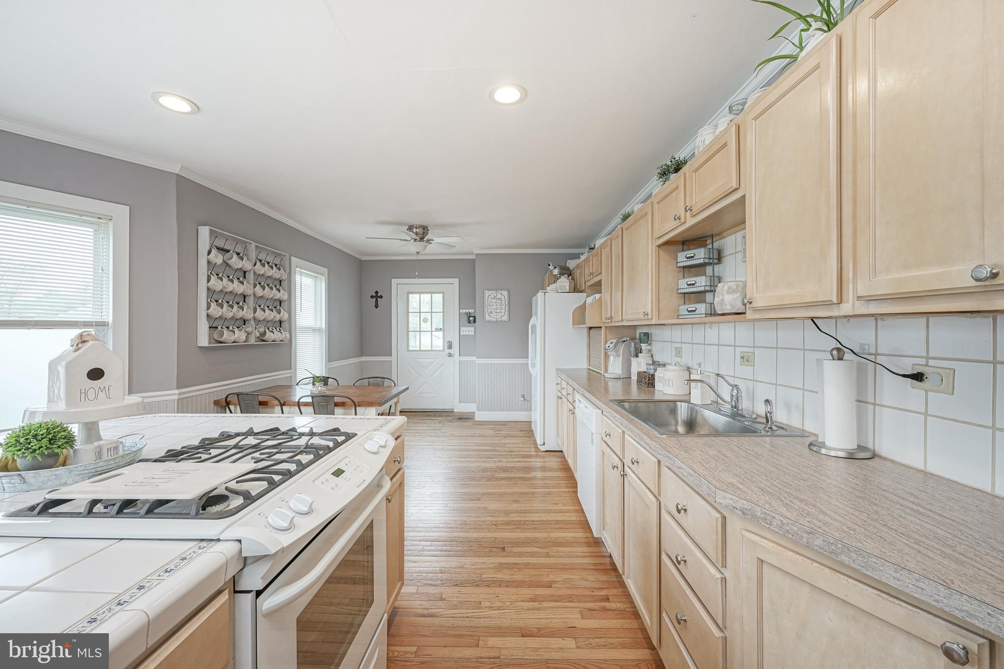 521 South Forklanding Road Maple Shade, NJ 08052 - Photo 8 of 34
