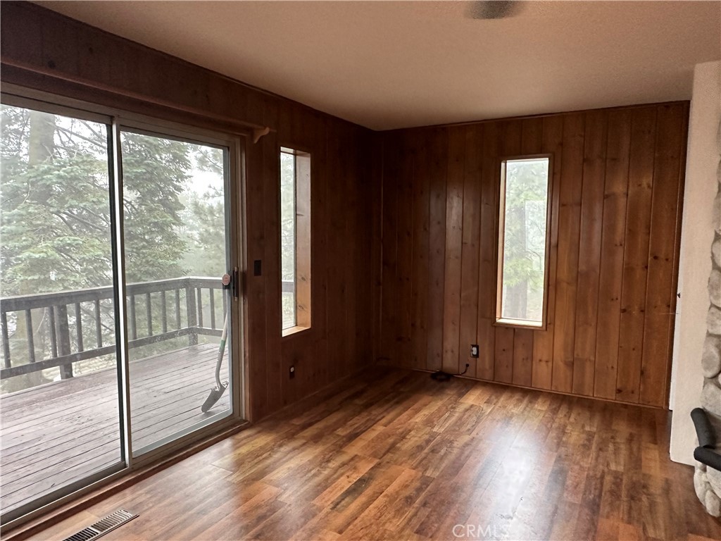 897 Bear Springs Road Twin Peaks, CA 92391 - Photo 4 of 16