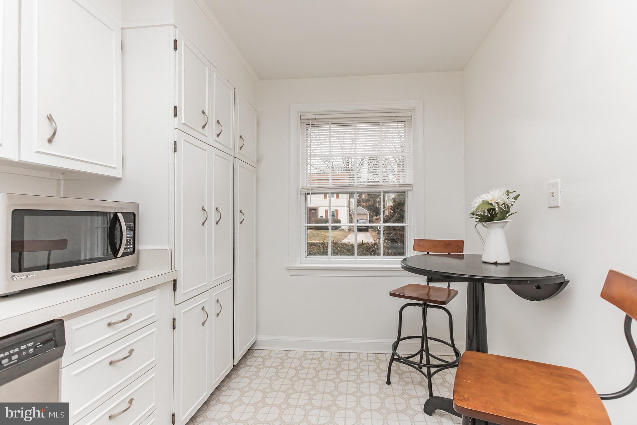 2803 Cameron Mills Road Alexandria, VA 22302 - Photo 12 of 32 Kitchen addition with room for a table