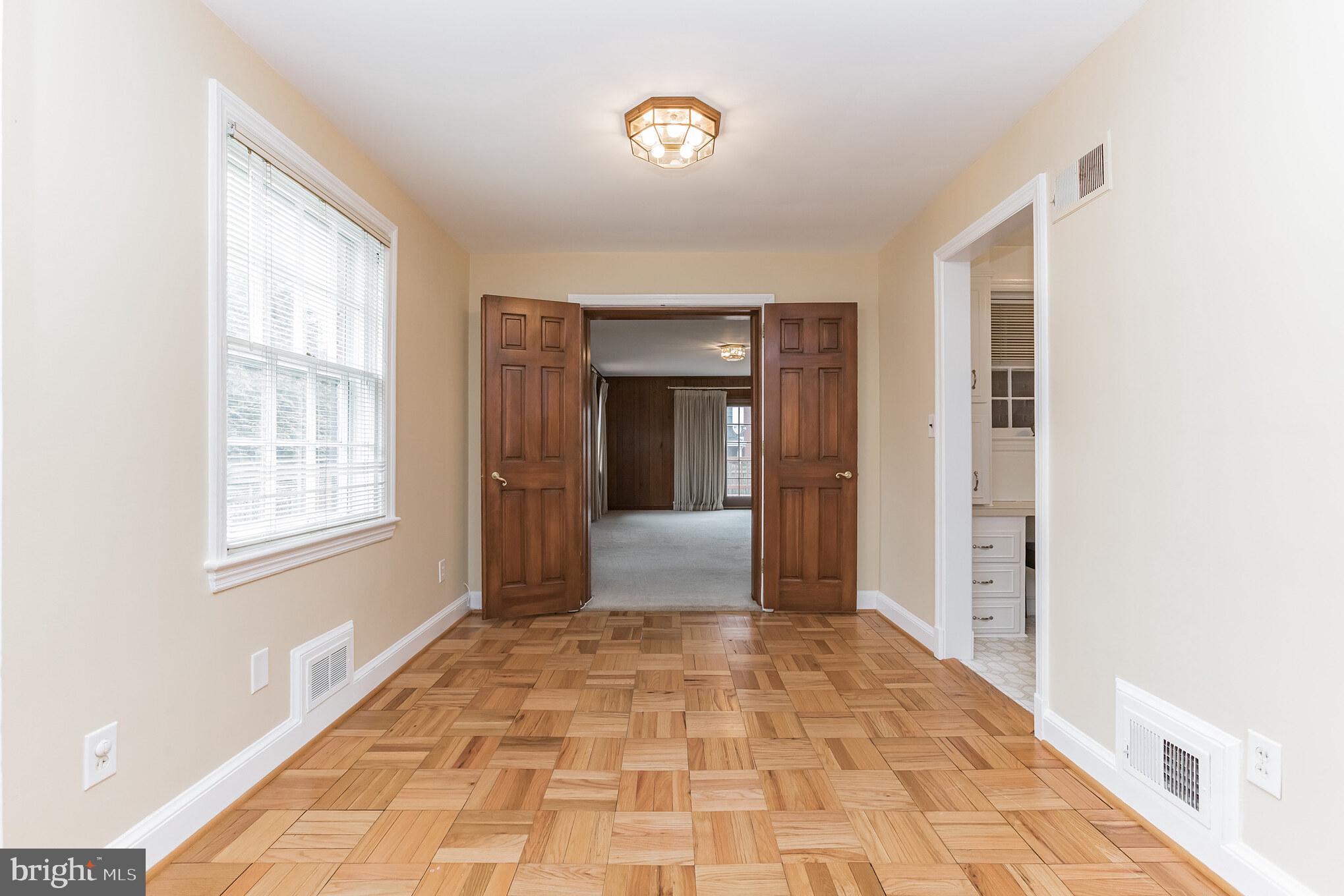 2803 Cameron Mills Road Alexandria, VA 22302 - Photo 6 of 32 Dining Room