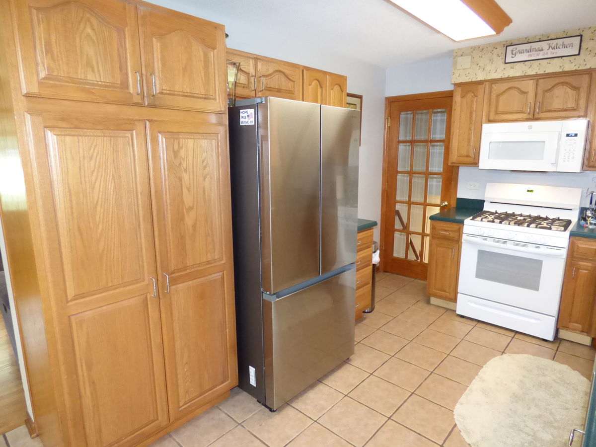 2S411 Riverside Avenue Warrenville, IL 60555 - Photo 12 of 52 Gallery Image 12