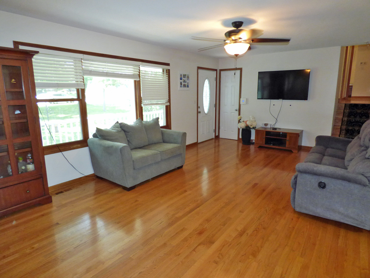 2S411 Riverside Avenue Warrenville, IL 60555 - Photo 8 of 52 Gallery Image 8