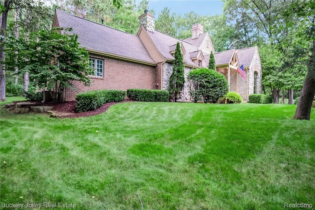 6143 Cowell Road Brighton, MI 48116 - Photo 30 of 31 Luscious Lawn