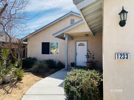 1233 West St George Avenue Ridgecrest, CA 93555 - Photo 3 of 14
