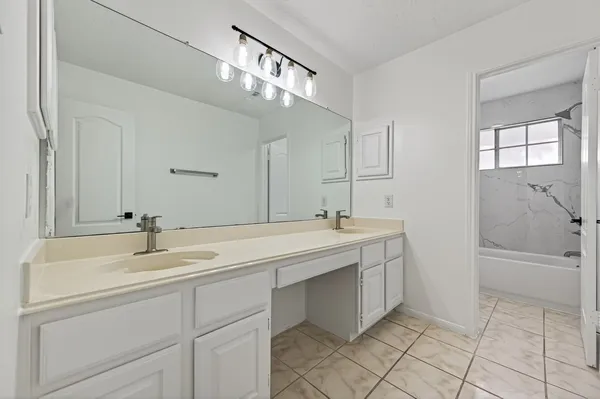 $2,900 | 2431 Parkwood Lane, Sugar Land, TX 77479