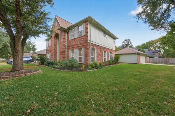 $2,900 | 2431 Parkwood Lane, Sugar Land, TX 77479