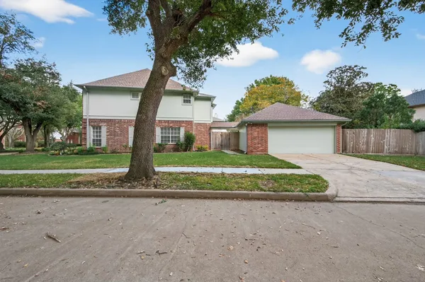 $2,900 | 2431 Parkwood Lane, Sugar Land, TX 77479