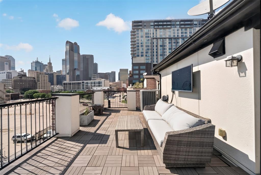 520 South Pearl Expressway Dallas, TX 75201 - Photo 12 of 26 Rooftop deck.