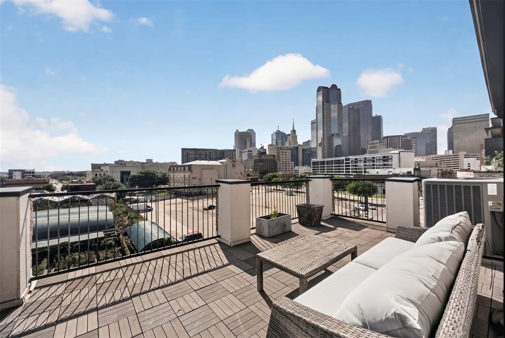 520 South Pearl Expressway Dallas, TX 75201 - Photo 14 of 26 Rooftop deck.