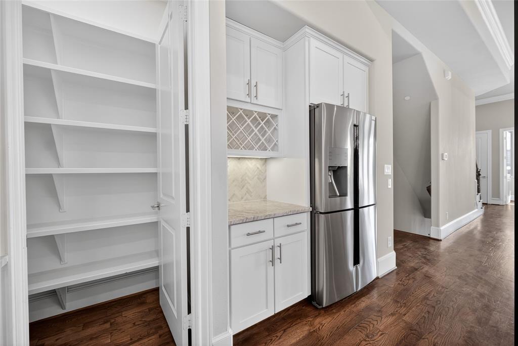 520 South Pearl Expressway Dallas, TX 75201 - Photo 17 of 26 Panty in the kitchen.