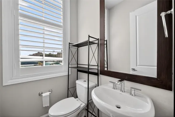 $5,500 | 520 South Pearl Expressway, Dallas, TX 75201