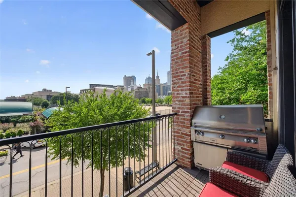 $5,500 | 520 South Pearl Expressway, Dallas, TX 75201