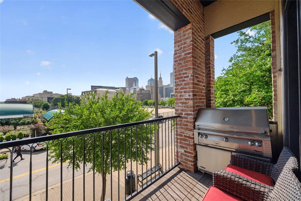 520 South Pearl Expressway Dallas, TX 75201 - Photo 19 of 26 Grill on the second floor covered balcony.