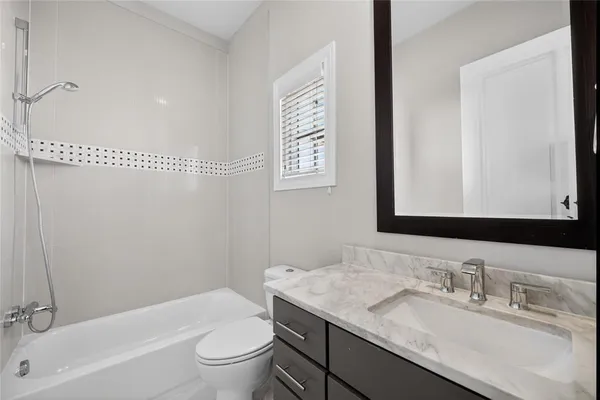 $5,500 | 520 South Pearl Expressway, Dallas, TX 75201