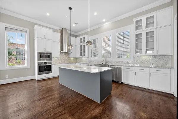 $5,500 | 520 South Pearl Expressway, Dallas, TX 75201