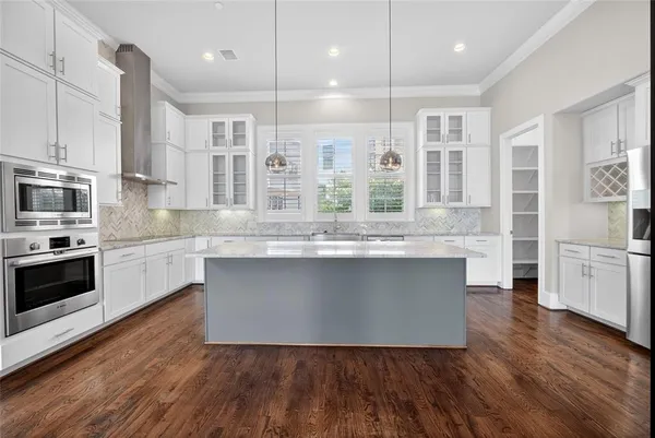 $5,500 | 520 South Pearl Expressway, Dallas, TX 75201