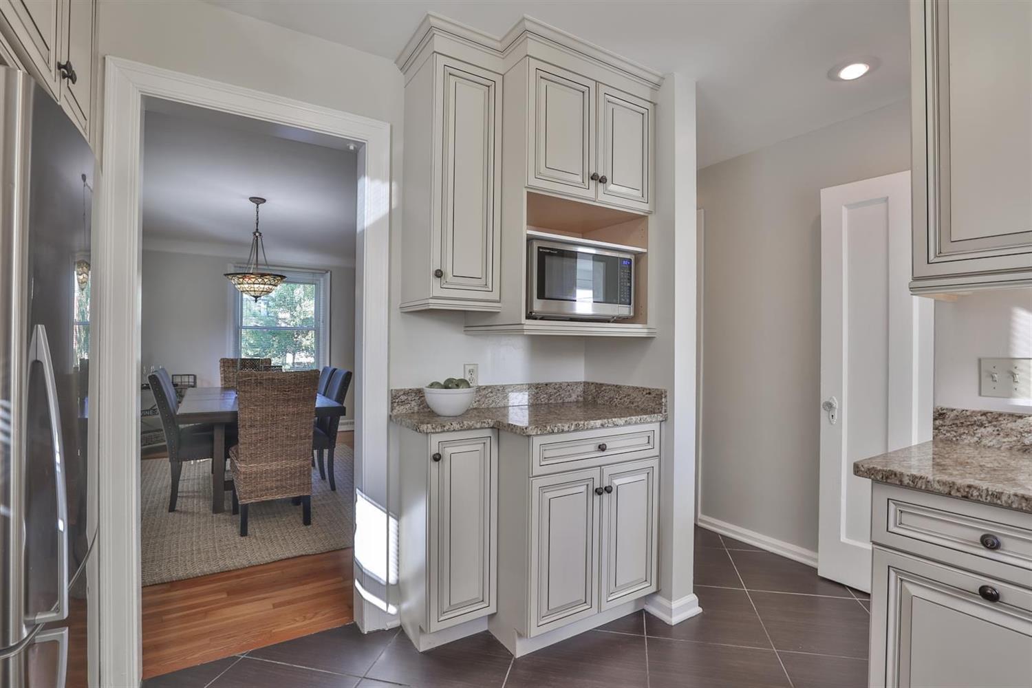 6908 Thorndike Road Mariemont, OH 45227 - Photo 12 of 33