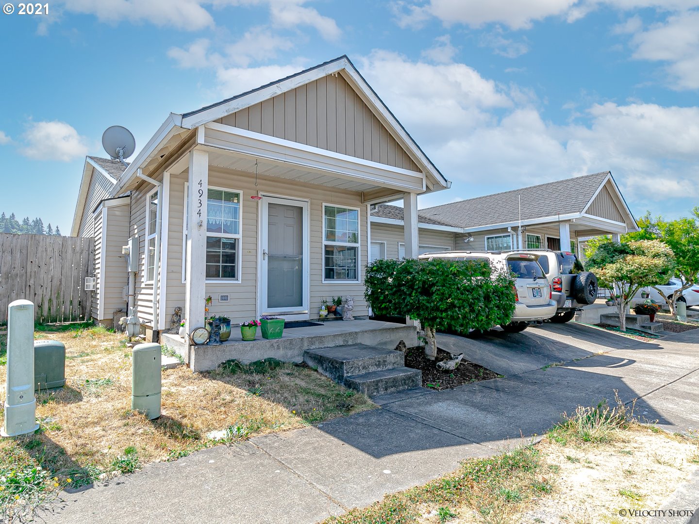 4934 Southwest 9th Court Gresham, OR 97080 - Photo 2 of 32