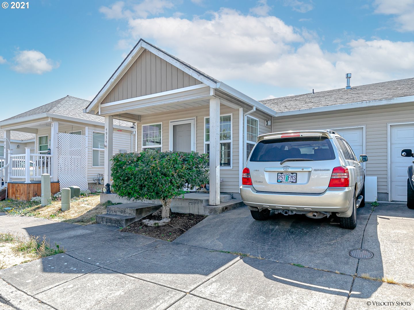 4934 Southwest 9th Court Gresham, OR 97080 - Photo 3 of 32
