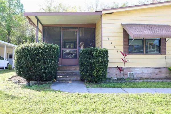 a view of a back yard of the house