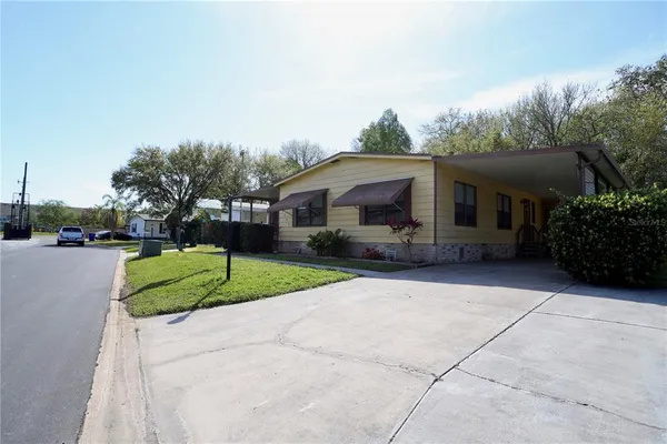 a view of a house with a yard