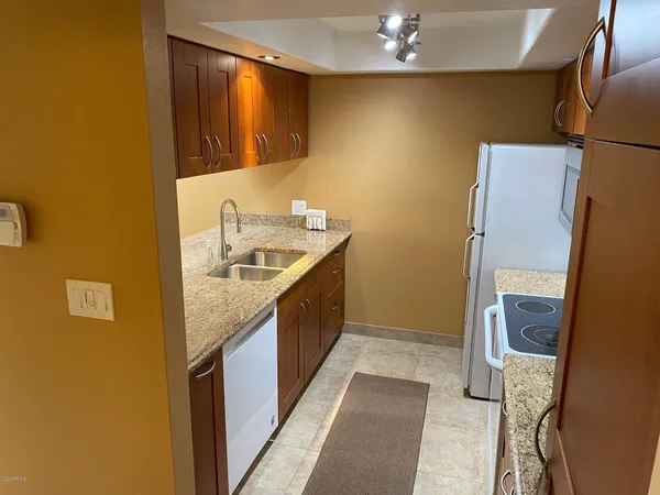 $2,500 | 6900 East Gold Dust Avenue, Unit 134, Paradise Valley, AZ 85253