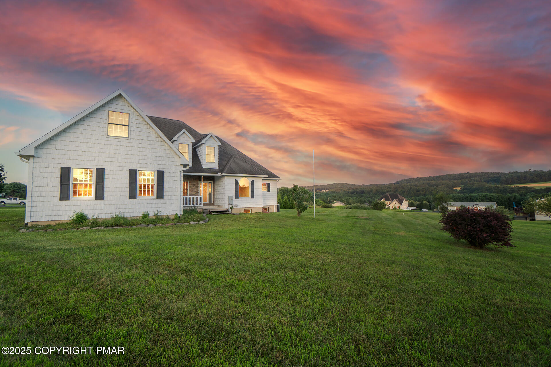 a view of a house with a yard