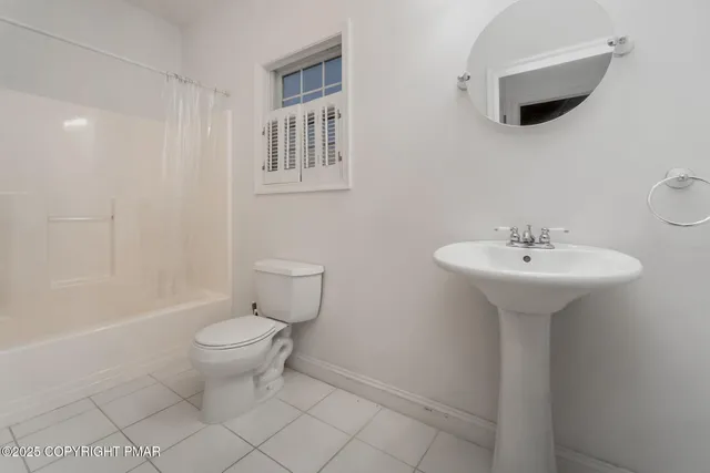 a bathroom with a toilet