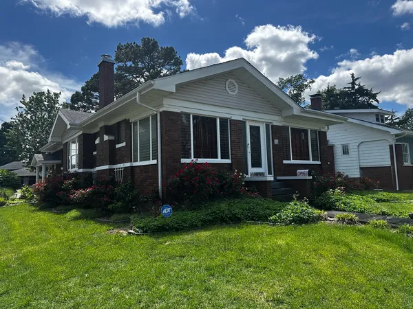 $139,900 | 302 West 6th Street, Benton, IL 62812