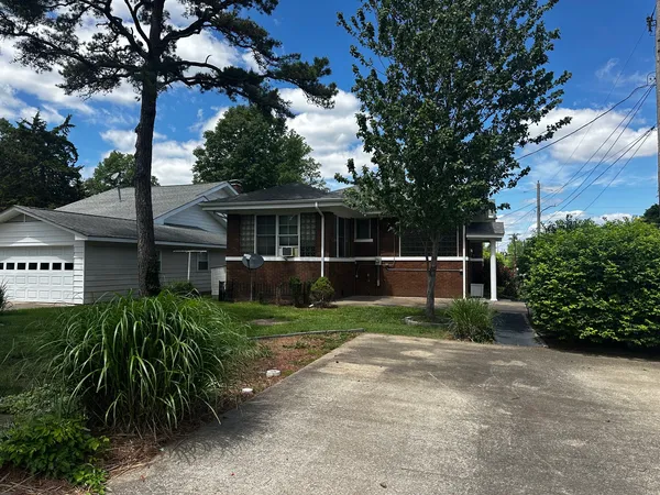 $139,900 | 302 West 6th Street, Benton, IL 62812